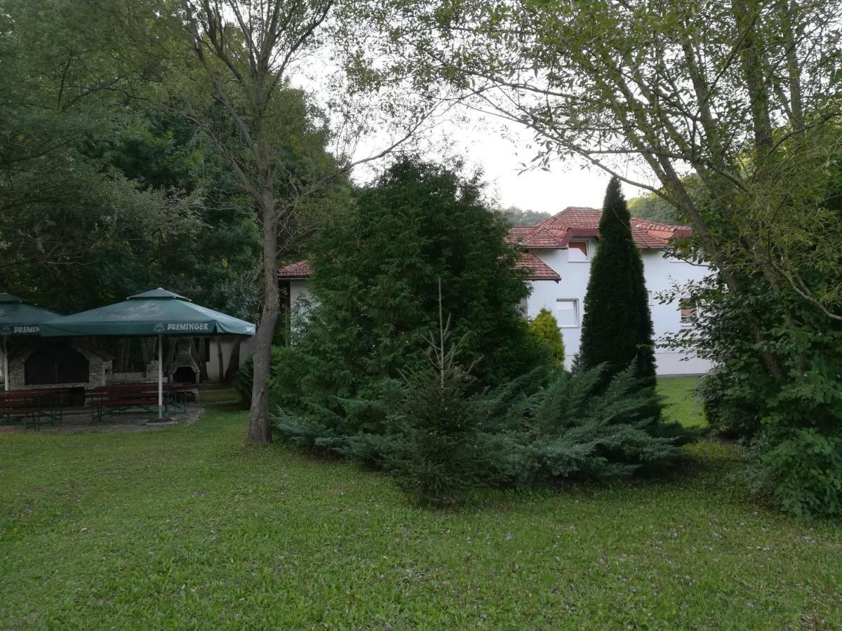 Villa Nana Kulen Vakuf Εξωτερικό φωτογραφία